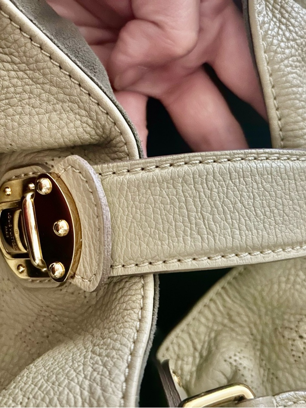 Louis Vuitton Mahina hobo - Picture 3 of 10